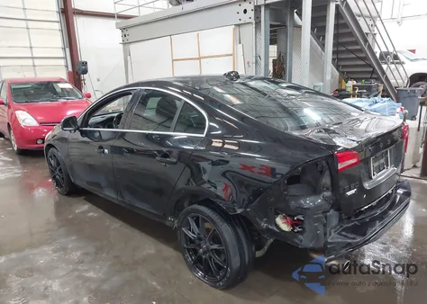 2011 Volvo S60 T6 from USA, damaged, VIN YV1902FHXB2006079